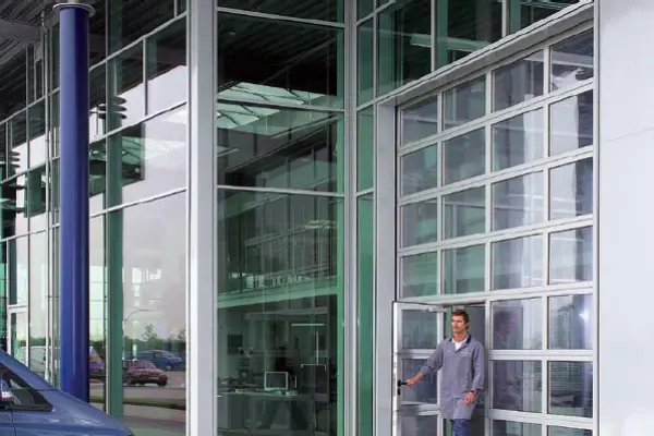 Tam Görüş Sağlayan Seksiyonel Kapılar